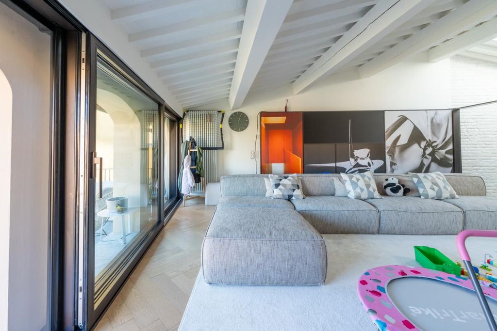 Property photo 1 of 31