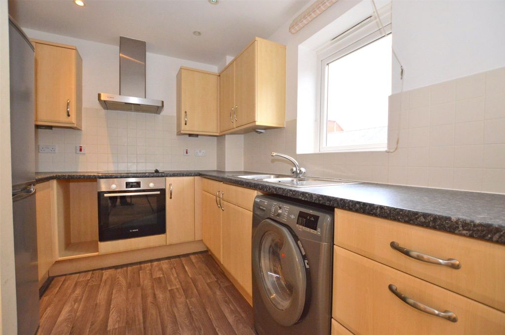 Property photo 2 of 9 Kitchen