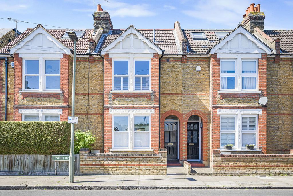 Property photo 1 of 16 Front (Exterior)