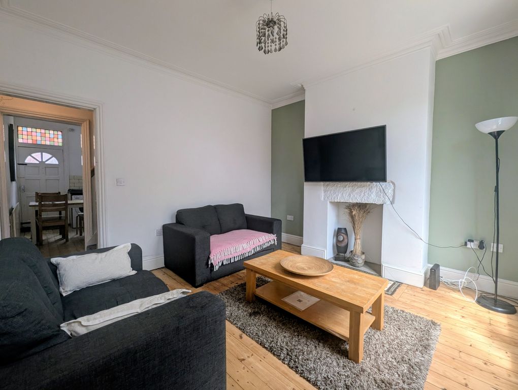 Property photo 2 of 13 3 Beamsley Grove Lounge 4