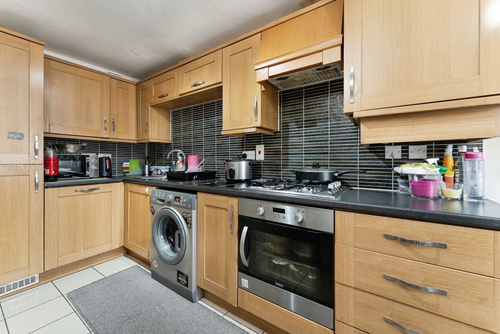 Property photo 2 of 20