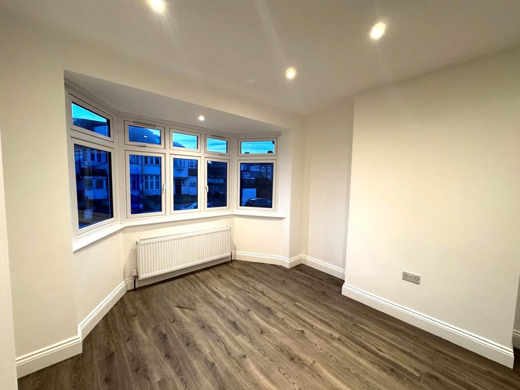 Property photo 3 of 8 Photo 3