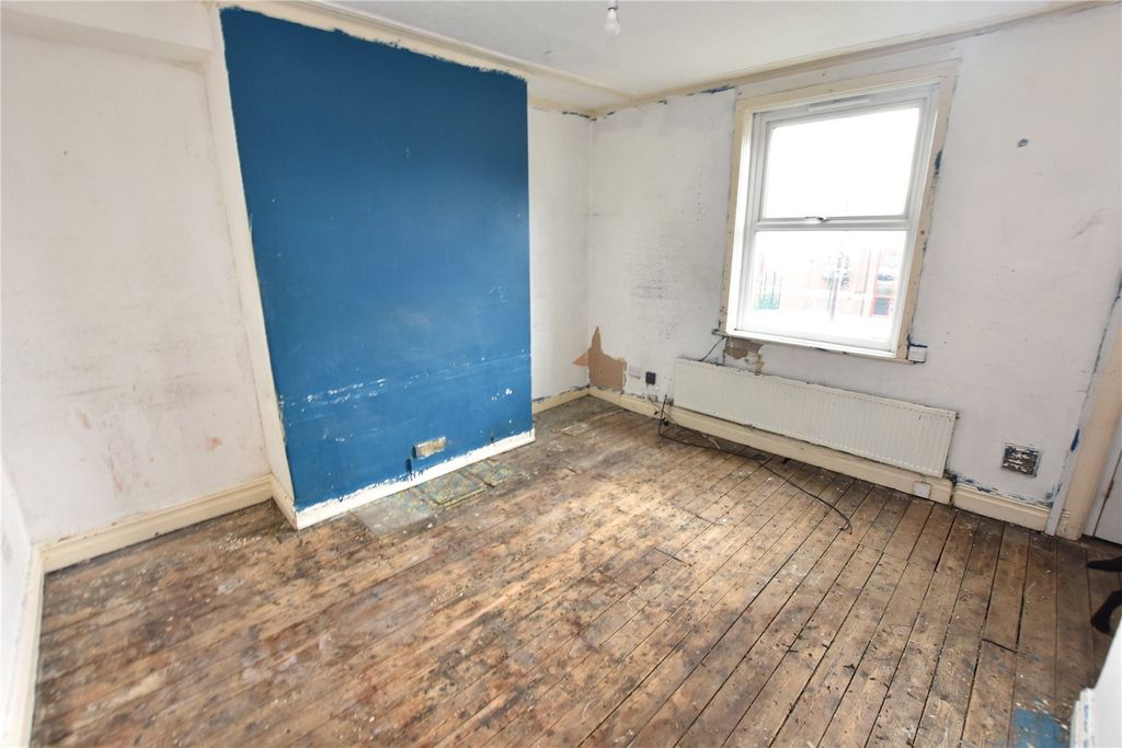 Property photo 3 of 6 Picture No. 02