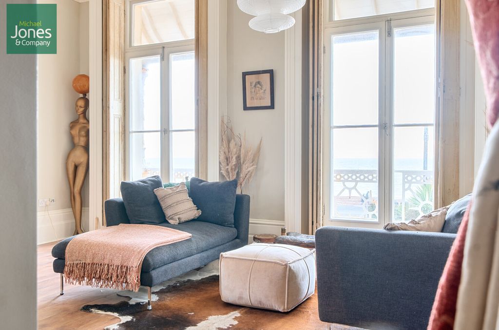 Property photo 2 of 17 Living Room