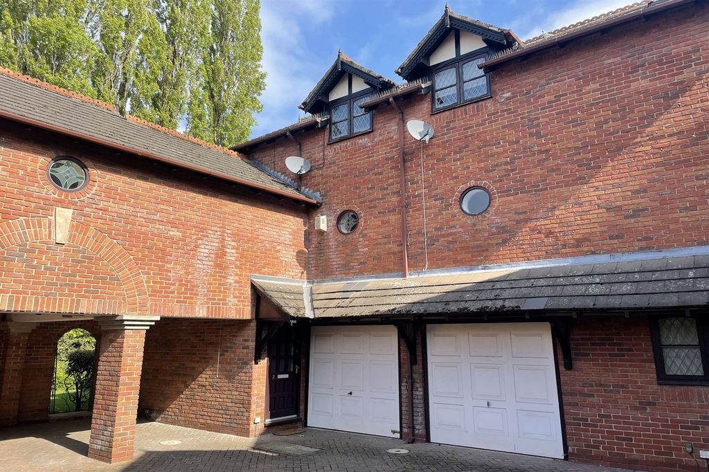 Property photo 1 of 14 (Main)