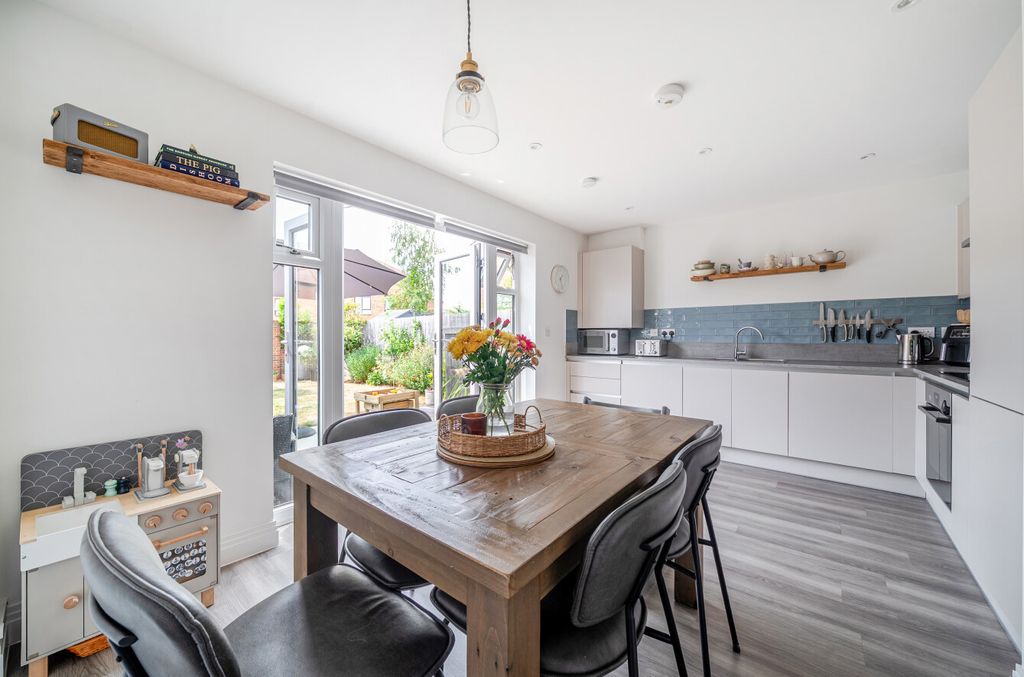 Property photo 3 of 27 1496463-19-6A60Cb...