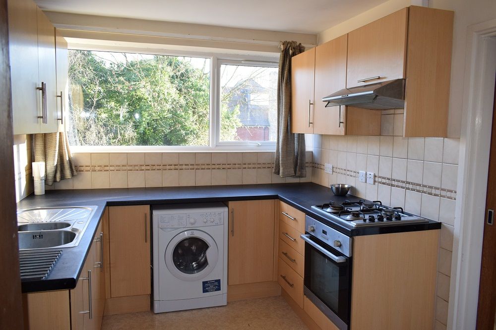 Property photo 3 of 10 Kitchen