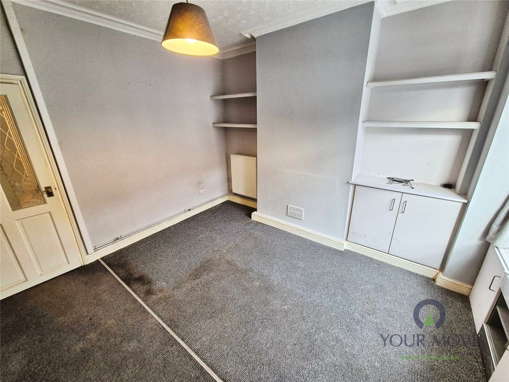 Property photo 3 of 8 Lounge