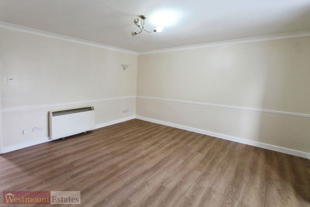 Property photo 3 of 7 Living Room