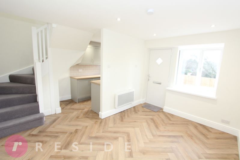 Property photo 3 of 9 Lounge / Dining Area