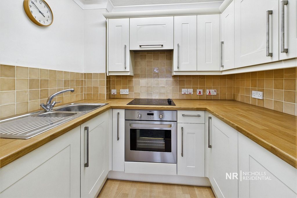 Property photo 2 of 9 Kitchen