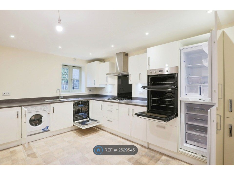 Property photo 1 of 35 Fully Integrated Kitchen Appliances