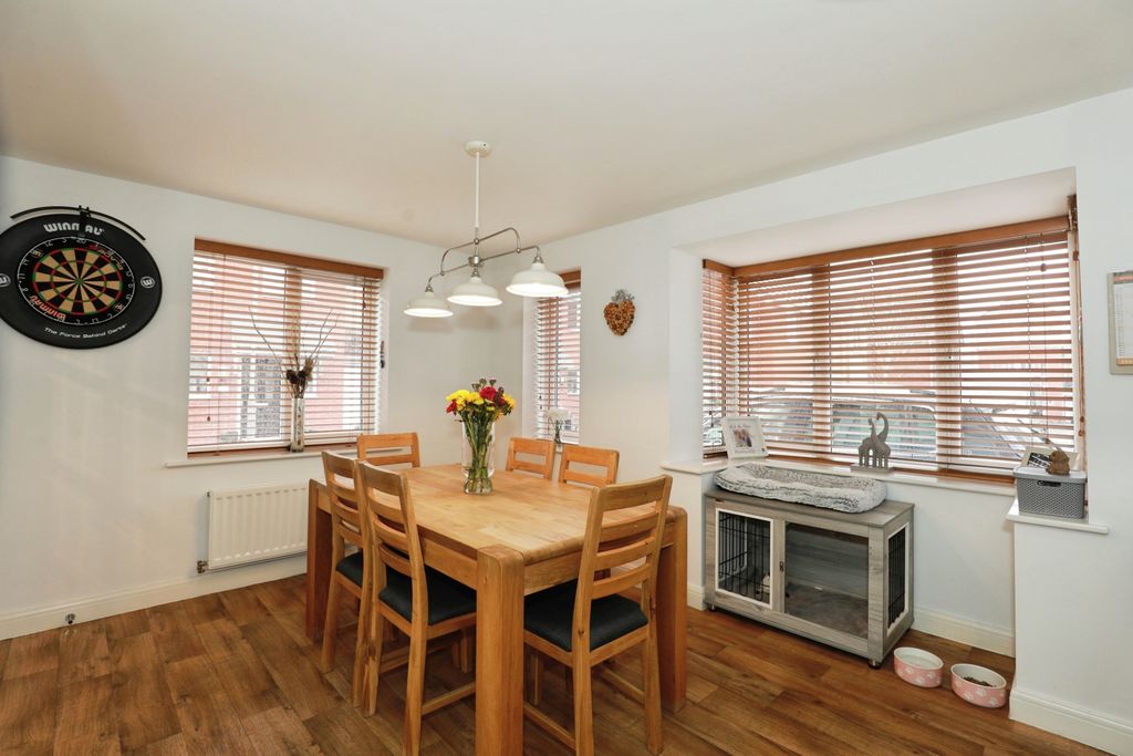 Property photo 3 of 15 Kitchen/Dining Room