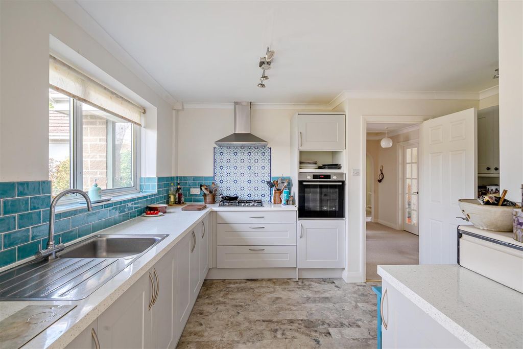 Property photo 2 of 18 Kitchen