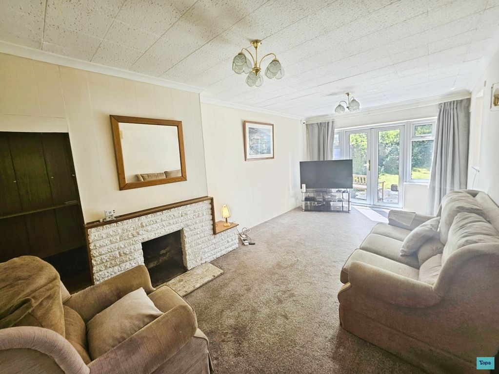 Property photo 2 of 18 Lounge