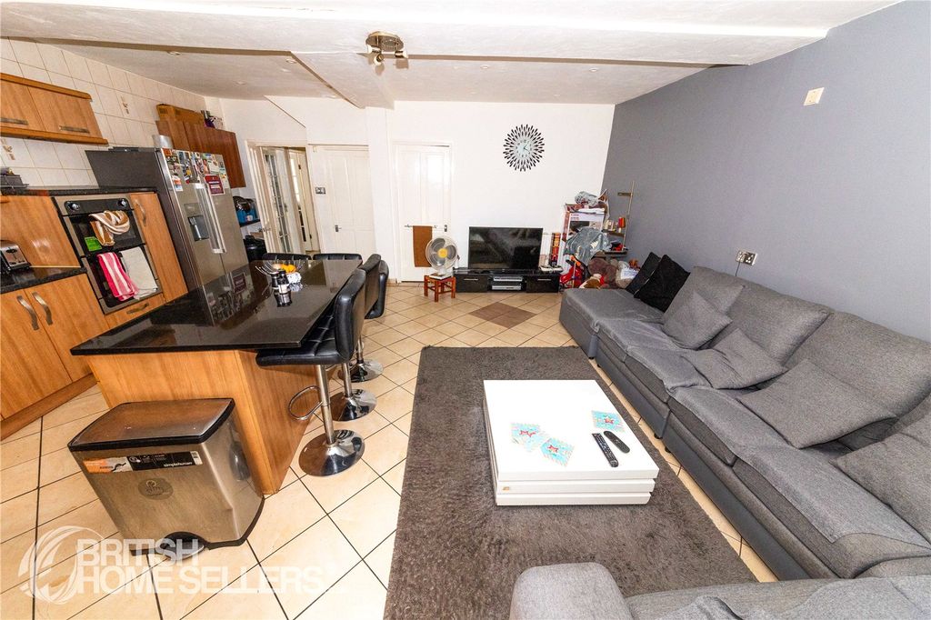 Property photo 2 of 33 Picture No. 20