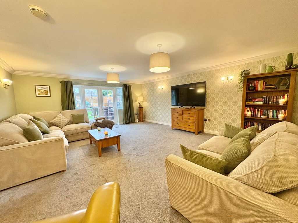 Property photo 2 of 31