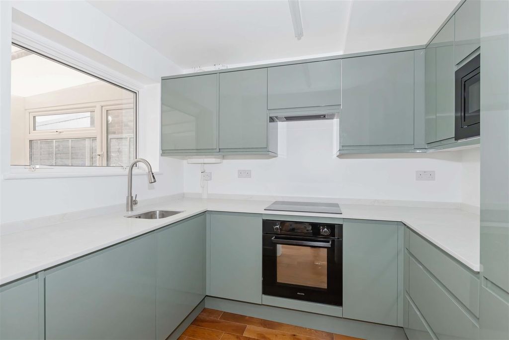 Property photo 2 of 15 Lychpole Walk_7.Jpg