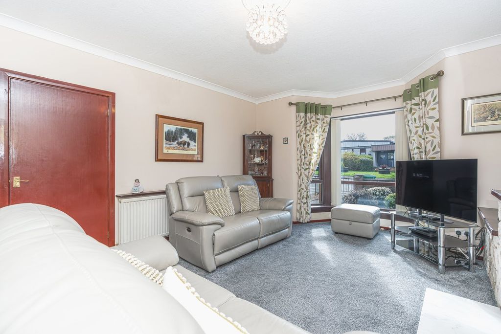 Property photo 3 of 27