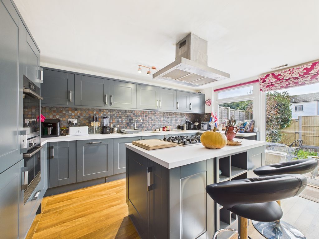 Property photo 2 of 12 Cam04018G0-Pr0392-Still001