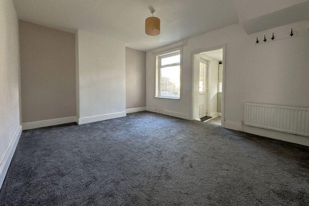 Property photo 3 of 10 Photo 6