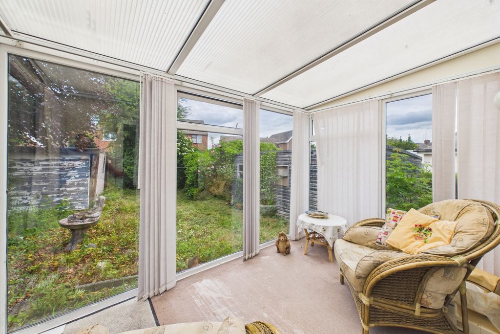 Property photo 3 of 20 Conservatory
