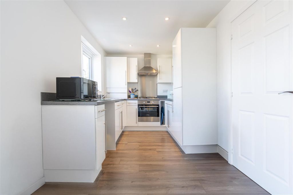 Property photo 3 of 9 Kitchen / Diner