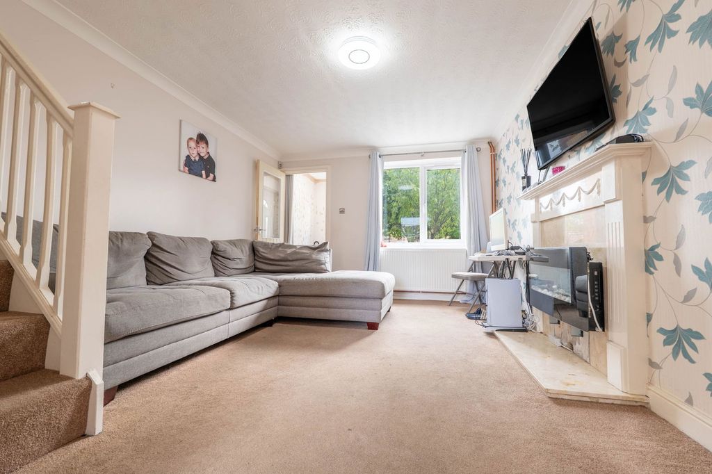 Property photo 2 of 25