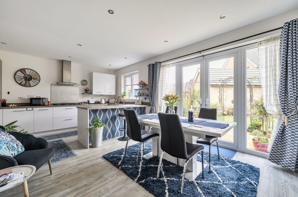 Property photo 2 of 21