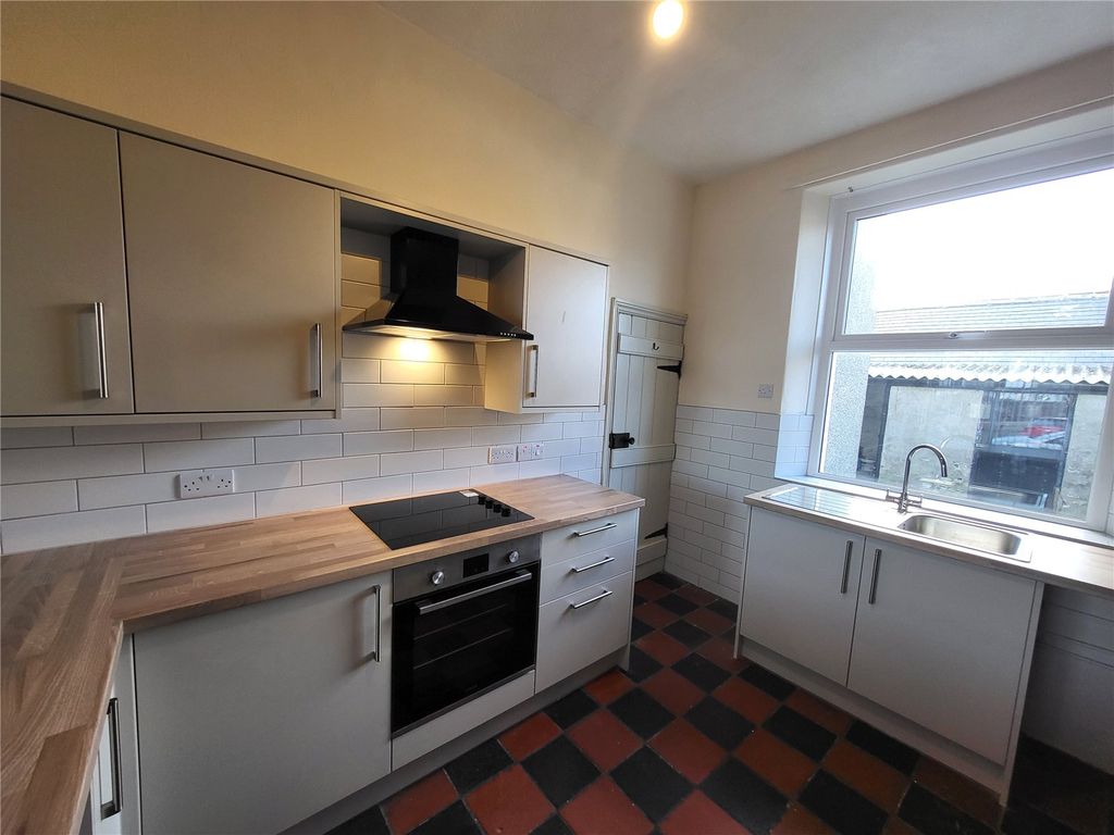 Property photo 2 of 19 Picture No. 13