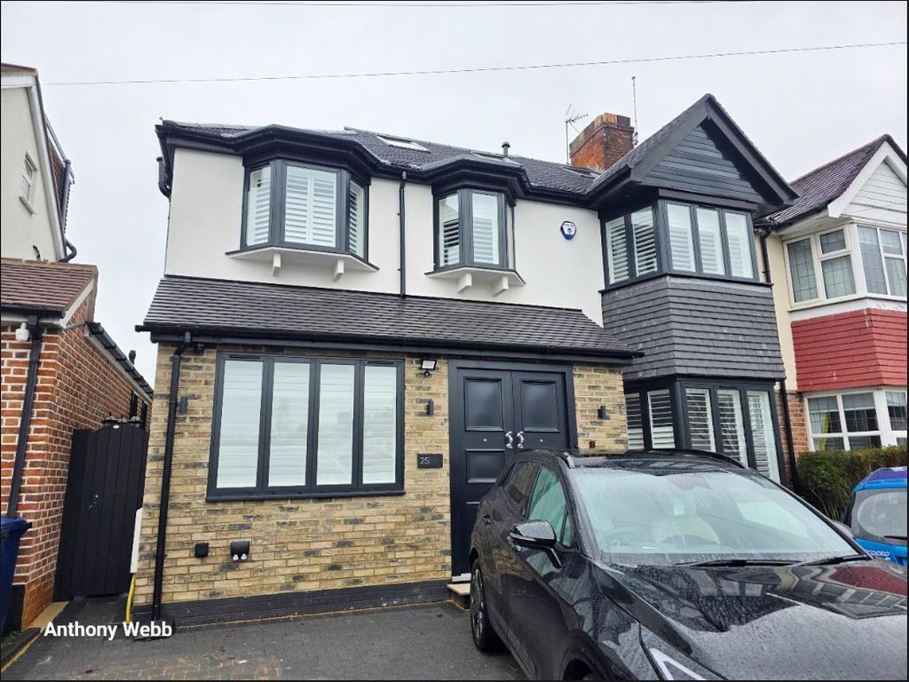 Property photo 2 of 6 Front