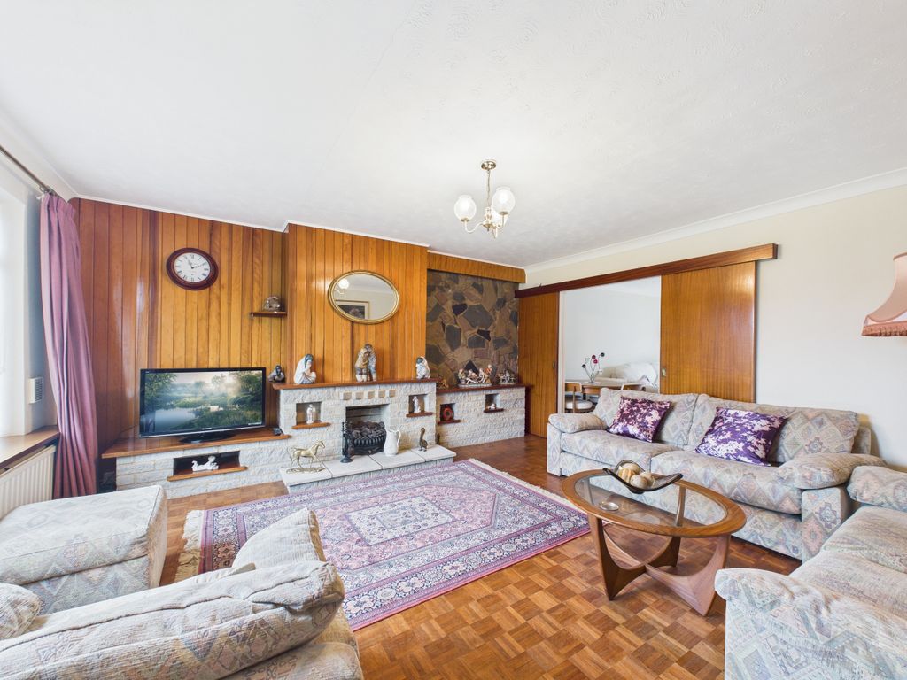 Property photo 3 of 12 Cam02536G0-Pr0037-Still002