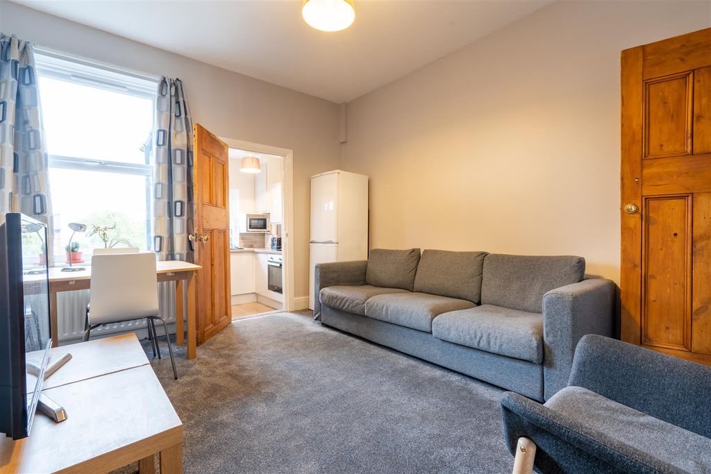 Property photo 3 of 7 Living Room_.Jpg