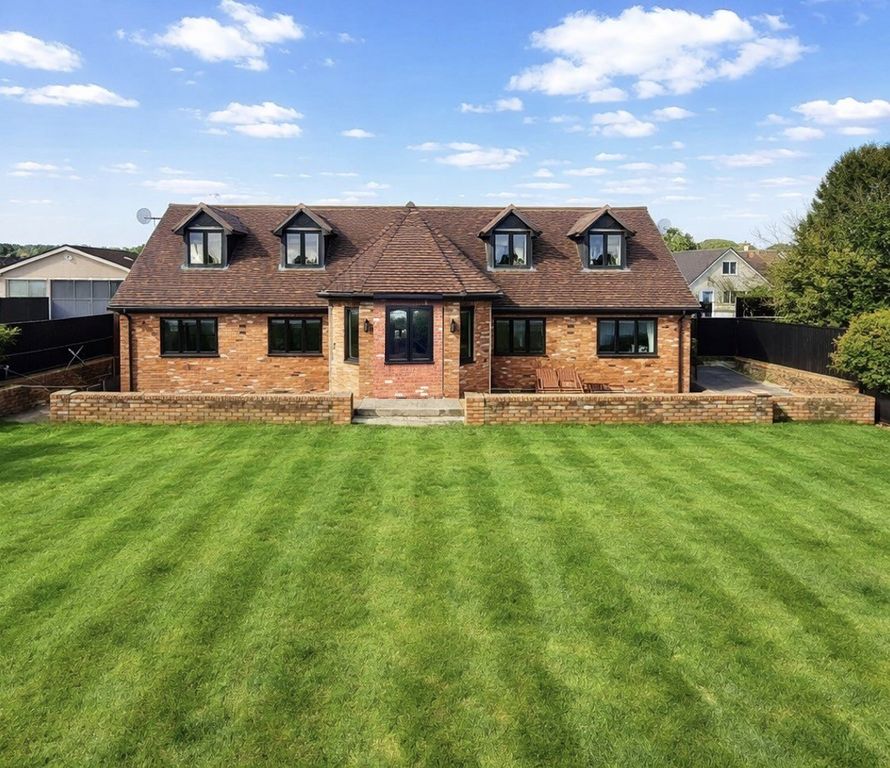 Property photo 3 of 34 Gallery