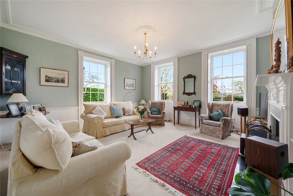 Property photo 2 of 33 Picture No. 16