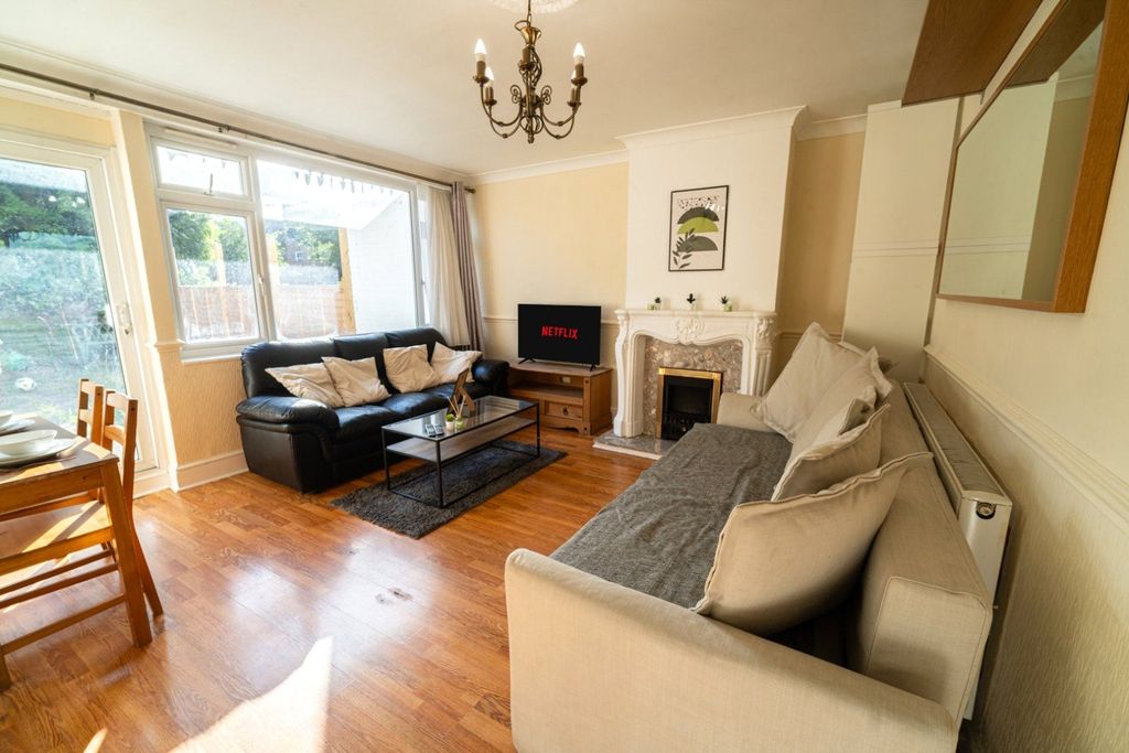 Property photo 2 of 17 Picture No. 10