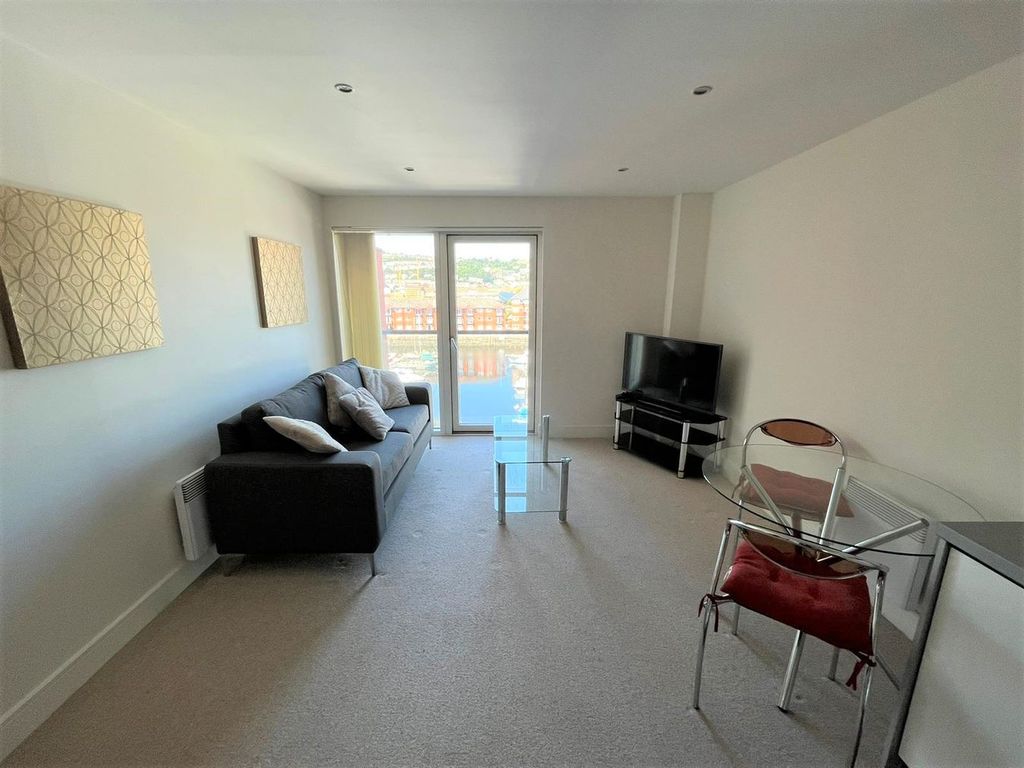 Property photo 2 of 8
