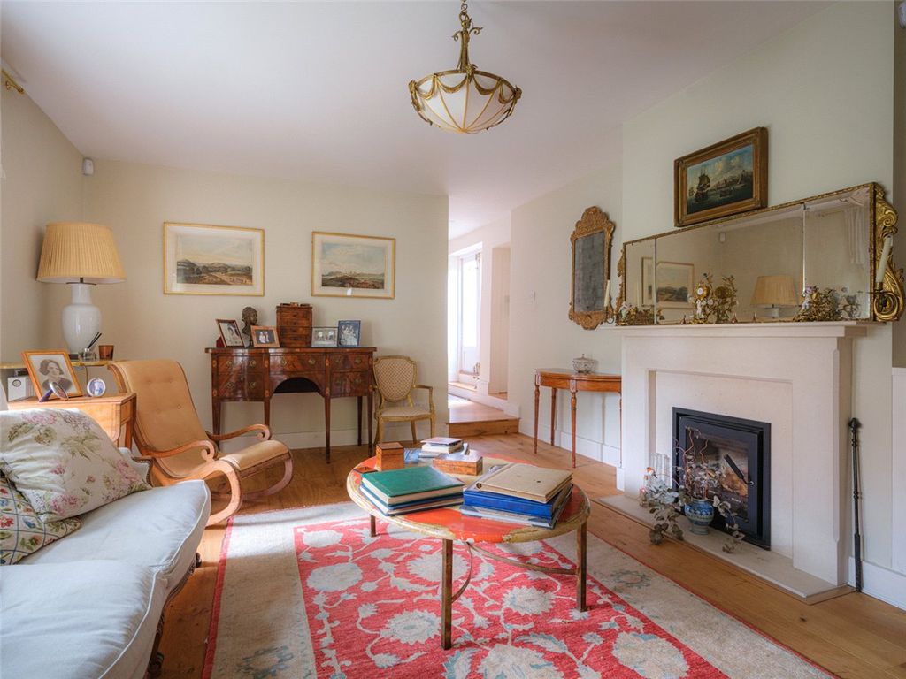 Property photo 3 of 18 Sitting Room