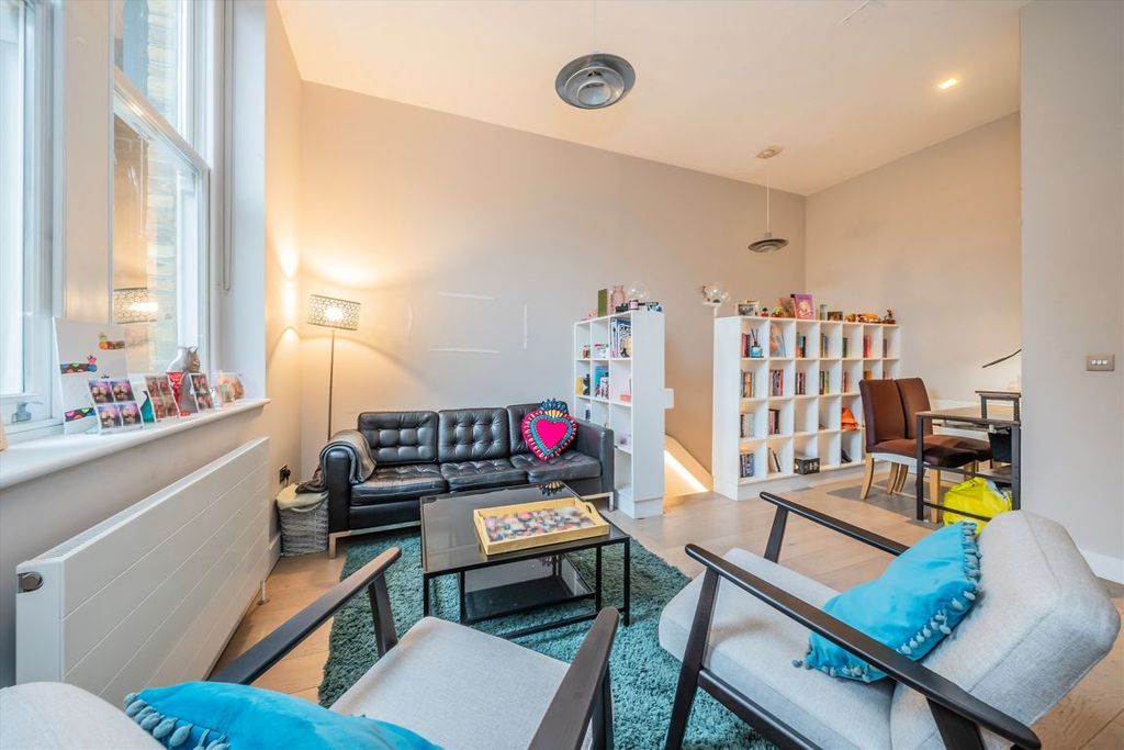 Property photo 2 of 6