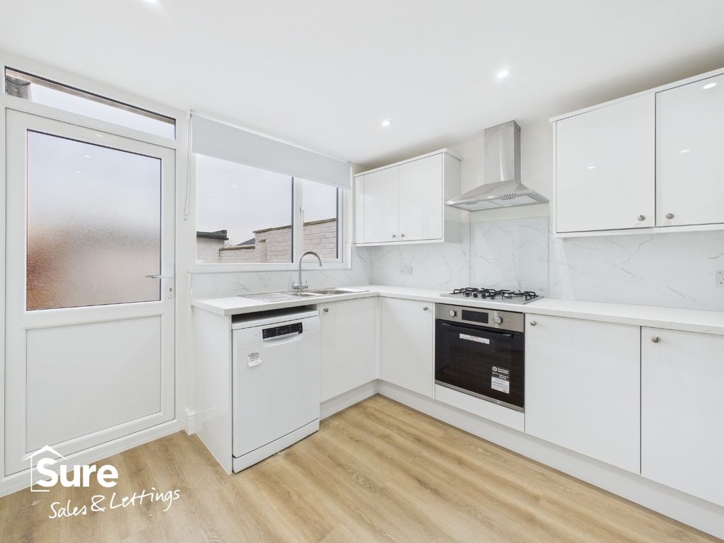 Property photo 2 of 24 4613163