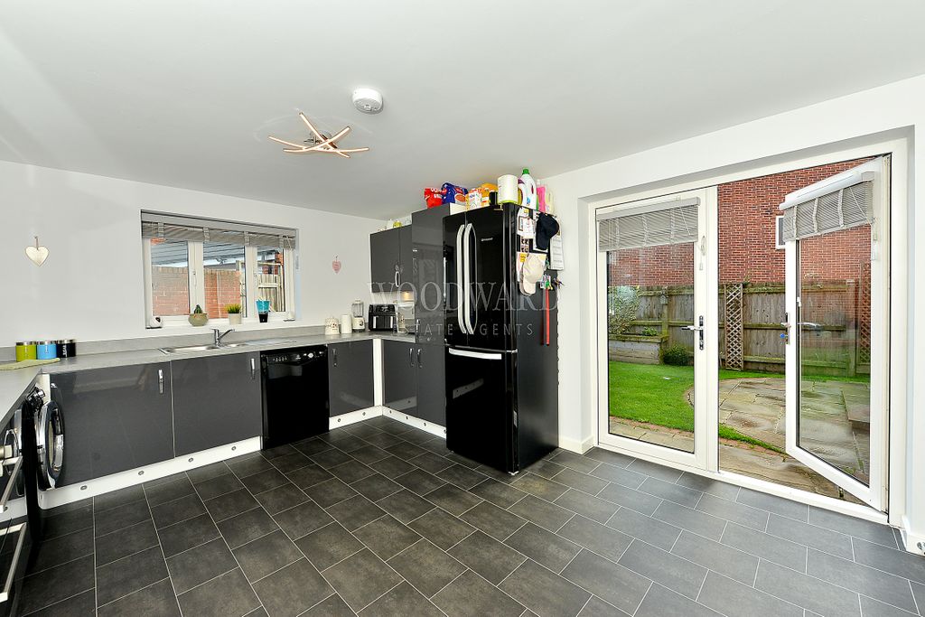 Property photo 3 of 23 Kitchen/Dining Room