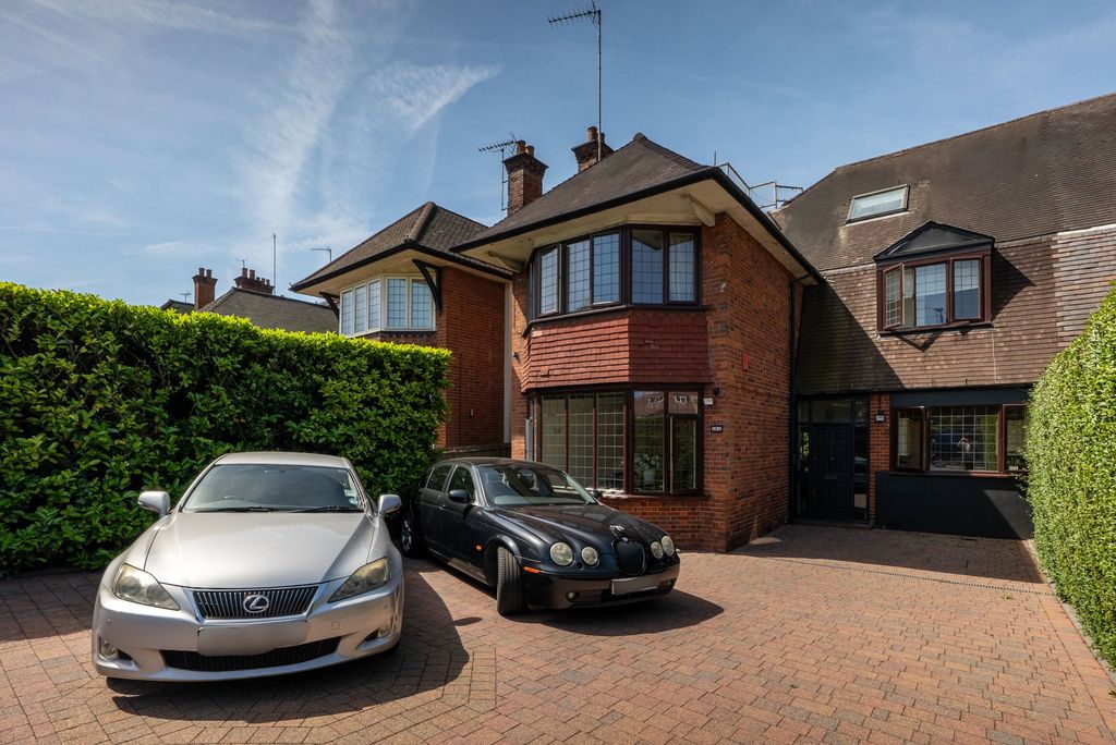 Property photo 1 of 40