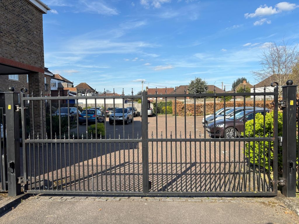 Property photo 2 of 10 Electric Gates