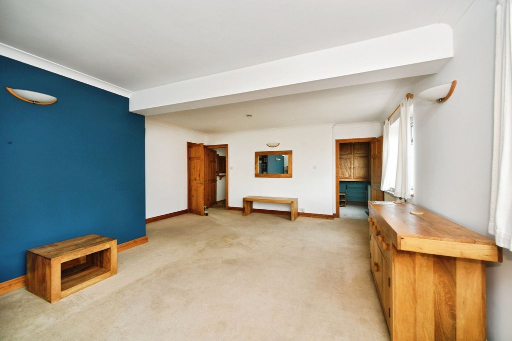 Property photo 3 of 17 Photo