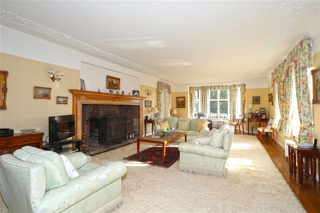 Property photo 2 of 18 Living Room