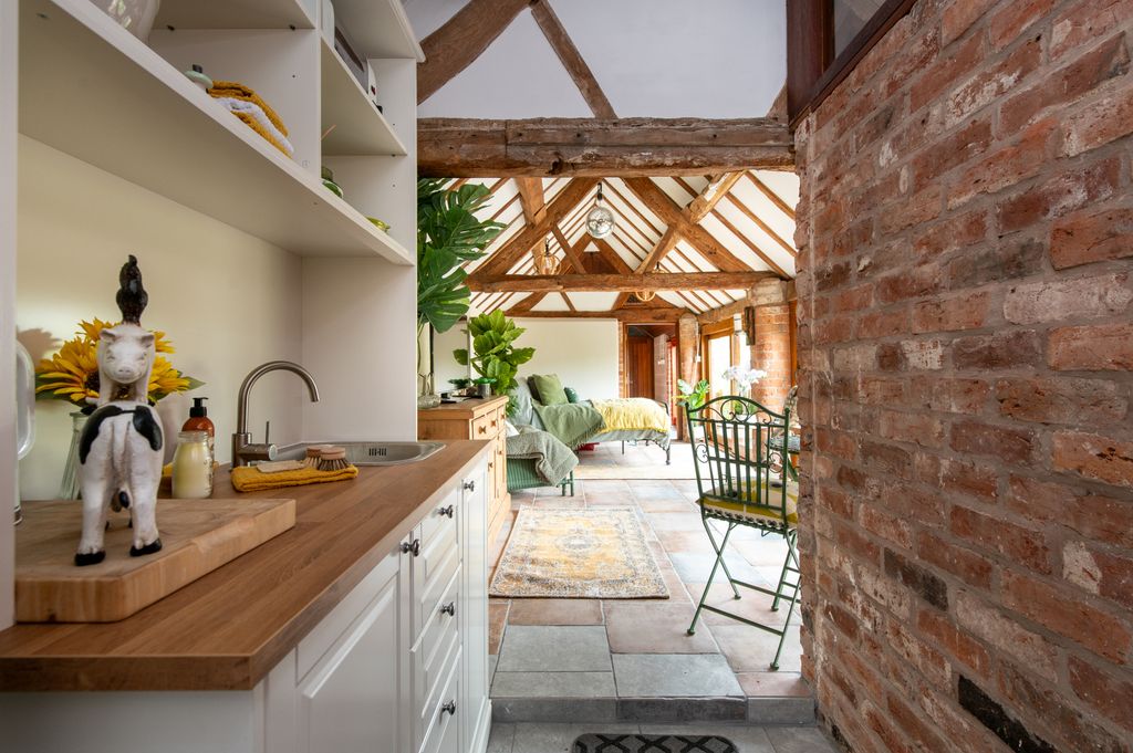 Property photo 3 of 40 Kitchenette