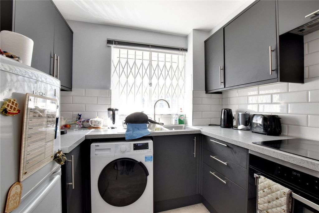 Property photo 2 of 11 Picture No. 12