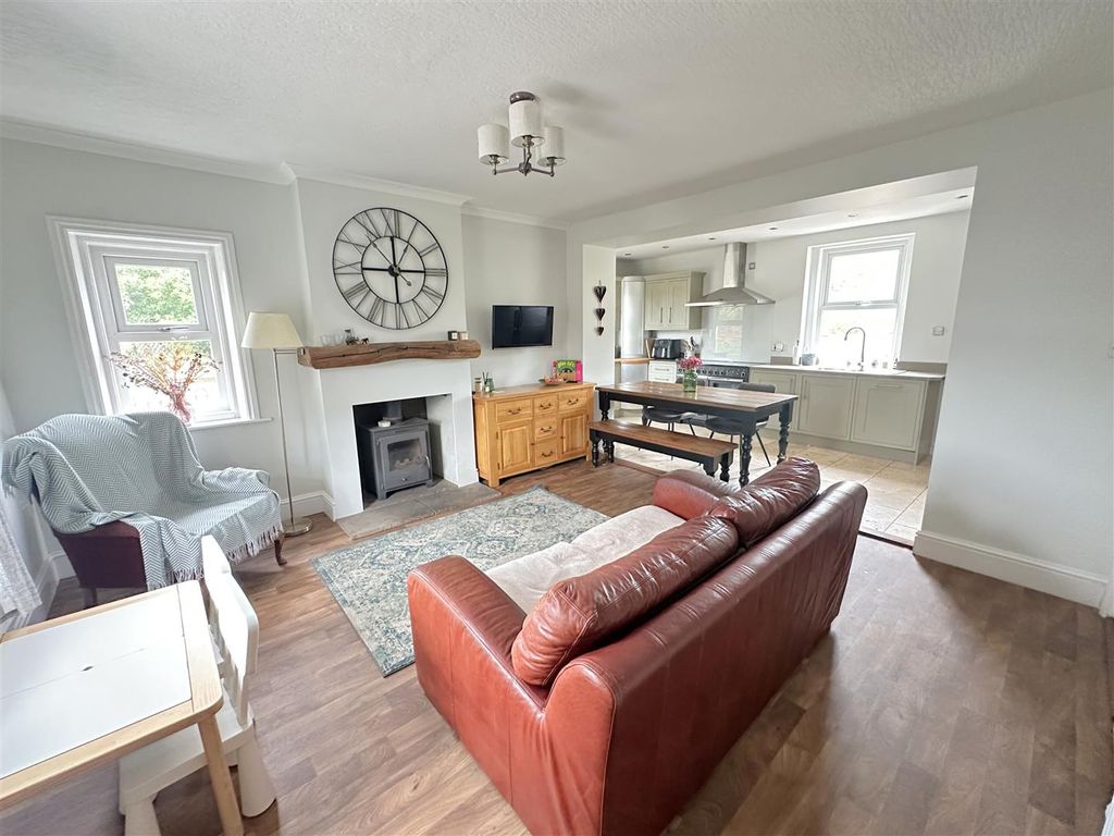 Property photo 2 of 51 Sitting Room Area