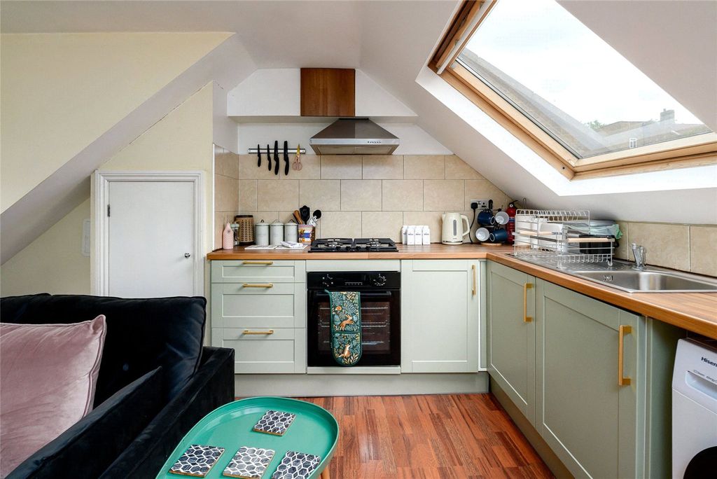 Property photo 2 of 10 Kitchen