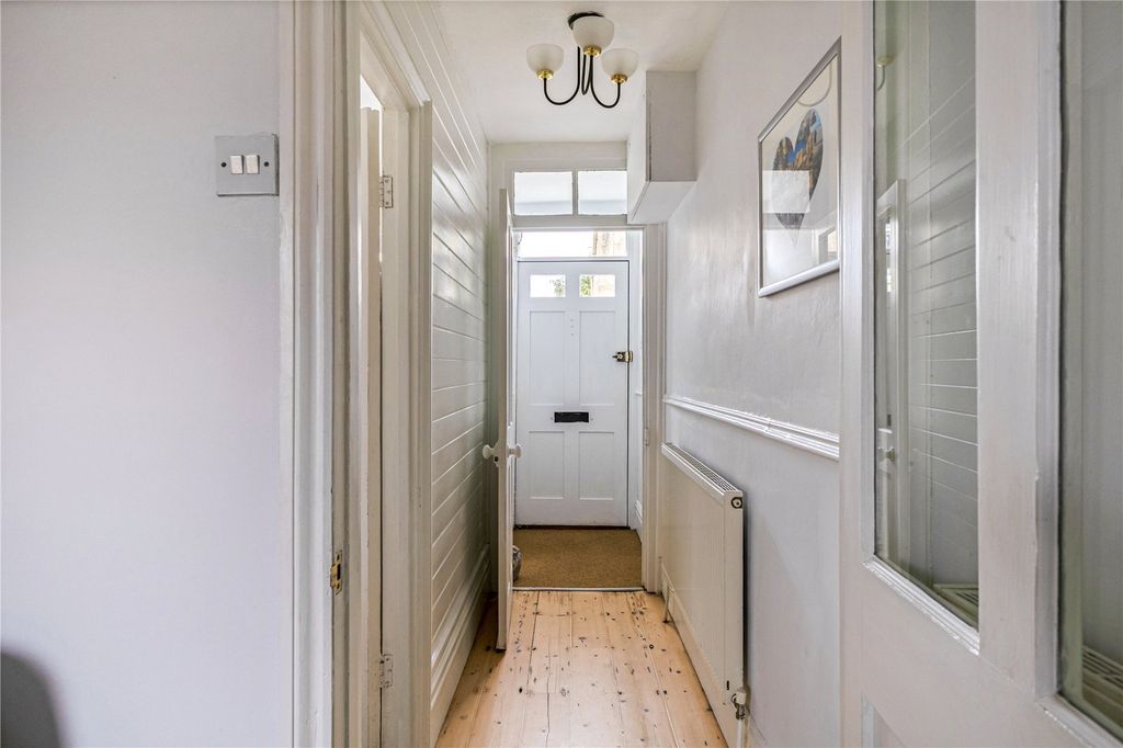 Property photo 3 of 24 Entrance Hall